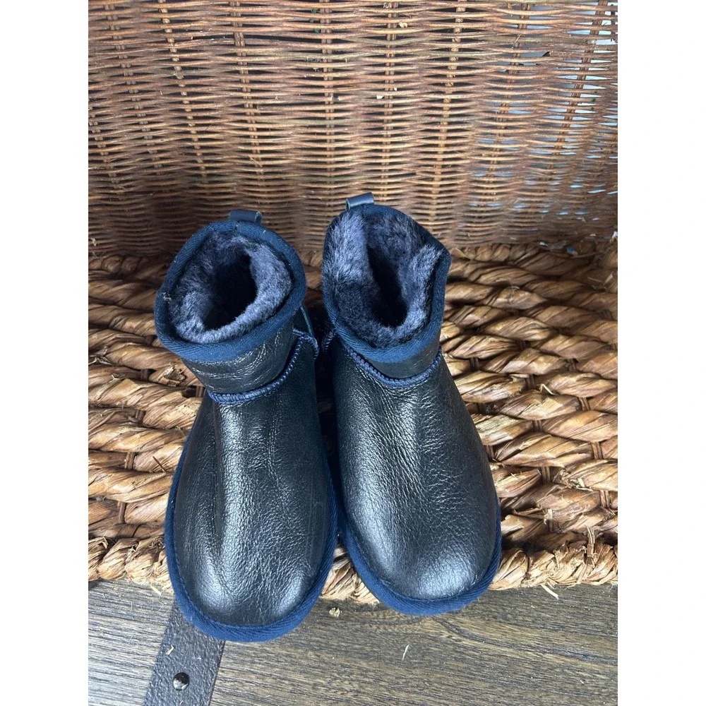 Pegia Kids Black Navy‎ Blue Leather Shearling Lined Ankle Boots Size 2.5